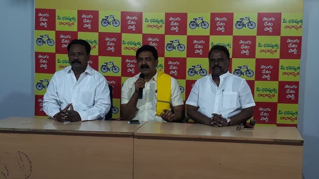 వల్లభనేని వంశీకి మిత్రుడినైనా...: బోడె ప్రసాద్, రాజేంద్ర ప్రసాద్ కు పలకరింపు