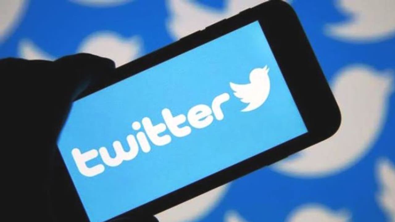 ట్విట్టర్ యూటర్న్: పొలిటికల్ ప్రకటనల నిషేధంపై.... ట్విట్టర్ యూటర్న్: పొలిటికల్ ప్రకటనల నిషేధంపై....