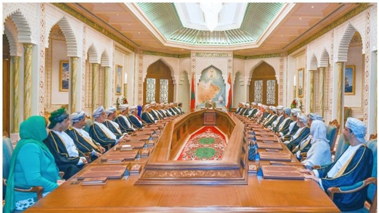 ഒമാൻ ഭരണാധികാരി സുൽത്താൻ ഖാബൂസ് മന്ത്രിസഭയെ അഭിസംബോധന ചെയ്തു ഒമാൻ ഭരണാധികാരി സുൽത്താൻ ഖാബൂസ് മന്ത്രിസഭയെ അഭിസംബോധന ചെയ്തു