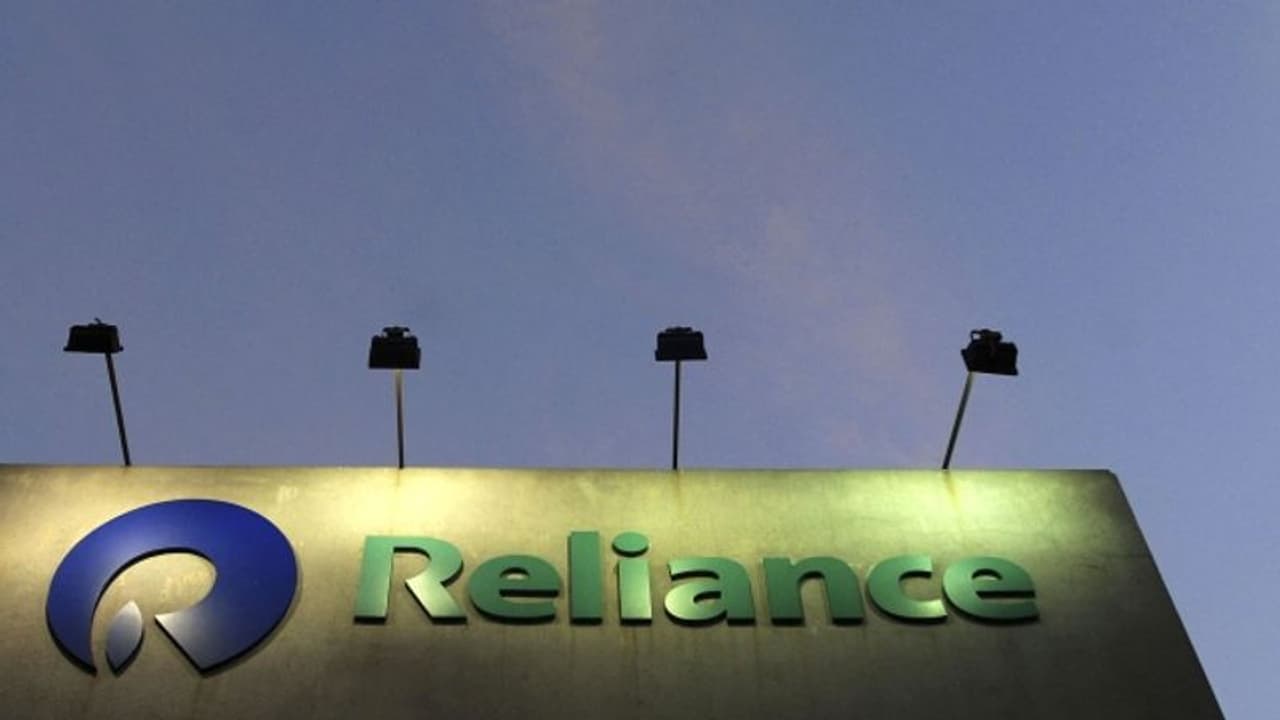 ఈ కామర్స్ దిశగా రిలయన్స్ స్పీడప్: హైదరాబాదీ స్టార్టప్ కైవసం ? ఈ కామర్స్ దిశగా రిలయన్స్ స్పీడప్: హైదరాబాదీ స్టార్టప్ కైవసం ?