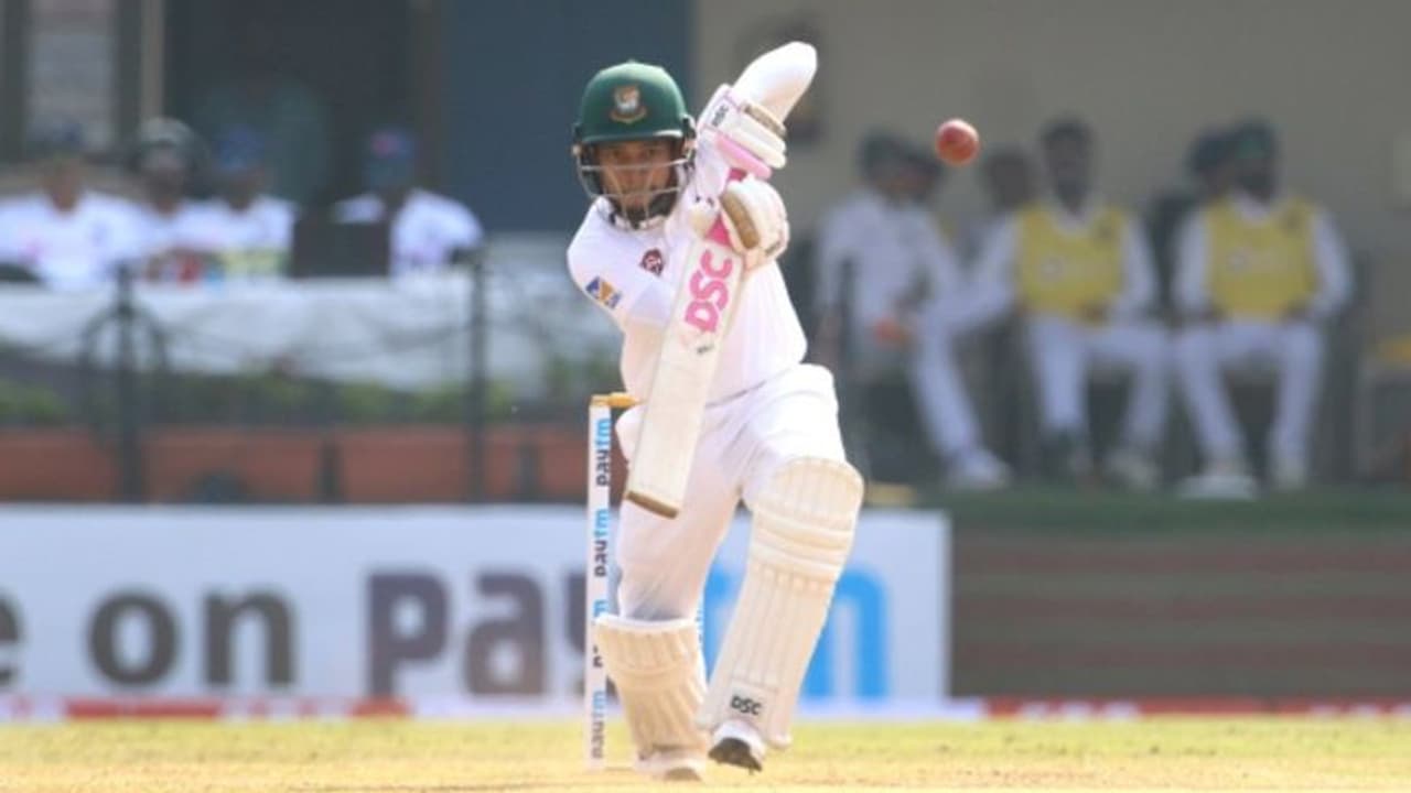 బంగ్లా క్రికెటర్ రికార్డు: సచిన్, ద్రవిడ్ ల తరువాత ముష్ఫికరే! బంగ్లా క్రికెటర్ రికార్డు: సచిన్, ద్రవిడ్ ల తరువాత ముష్ఫికరే!