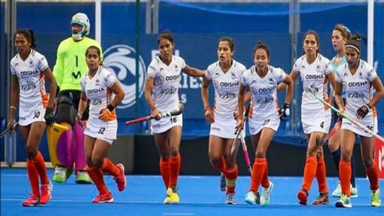 महिला हाकी राष्ट्रीय कोचिंग शिविर के लिए 33 खिलाड़ियों के नाम की घोषणा महिला हाकी राष्ट्रीय कोचिंग शिविर के लिए 33 खिलाड़ियों के नाम की घोषणा