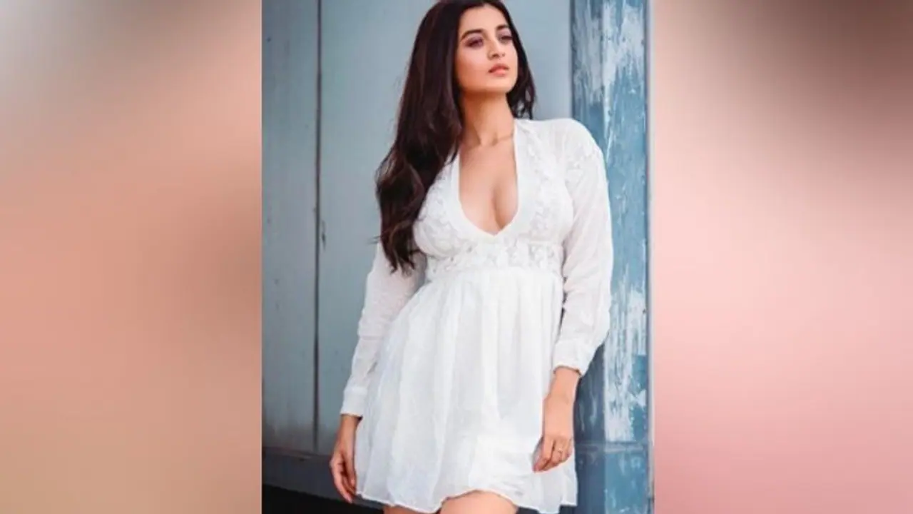 বিষাদে ভরা দর্শনার পয়লা বৈশাখ, মহামারীর সময় মুম্বইয়ে আটকে অভিনেত্রী