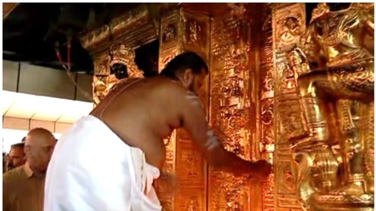 മണ്ഡലകാല തീർത്ഥാടനത്തിനായി ശബരിമല നട തുറന്നു