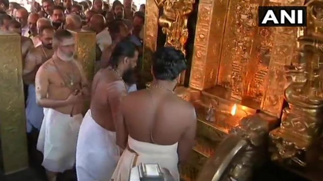 ಶಬರಿಮಲೆ ದರ್ಶನಕ್ಕೆ ಇಂದಿನಿಂದ ಅವಕಾಶ, ವಾಪಸ್ ಹೋದ್ರು ಆಂಧ್ರ ಮಹಿಳೆಯರು ಶಬರಿಮಲೆ ದರ್ಶನಕ್ಕೆ ಇಂದಿನಿಂದ ಅವಕಾಶ, ವಾಪಸ್ ಹೋದ್ರು ಆಂಧ್ರ ಮಹಿಳೆಯರು