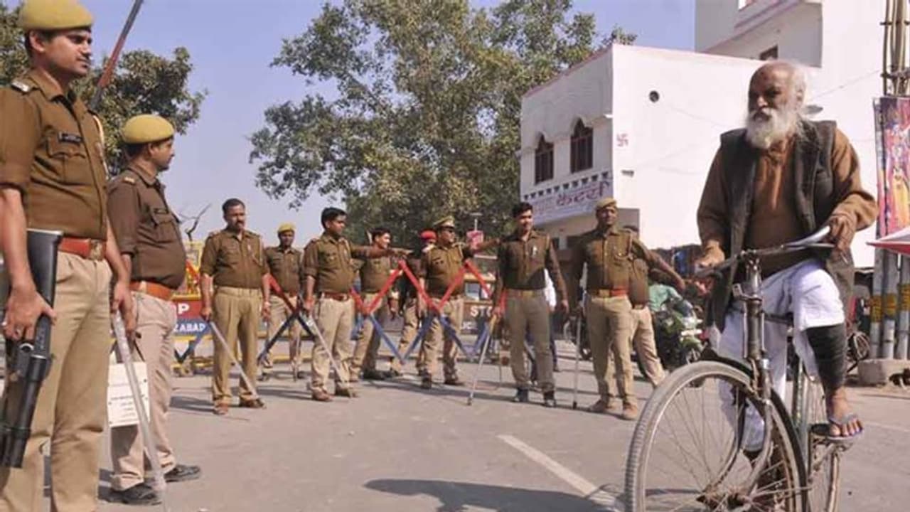 6 दिसंबर तक अयोध्या में कड़ी सुरक्षा व्यवस्था रहेगी कायम, 1992 में इसी दिन गिराया गया था विवादित ढांचा 6 दिसंबर तक अयोध्या में कड़ी सुरक्षा व्यवस्था रहेगी कायम, 1992 में इसी दिन गिराया गया था विवादित ढांचा