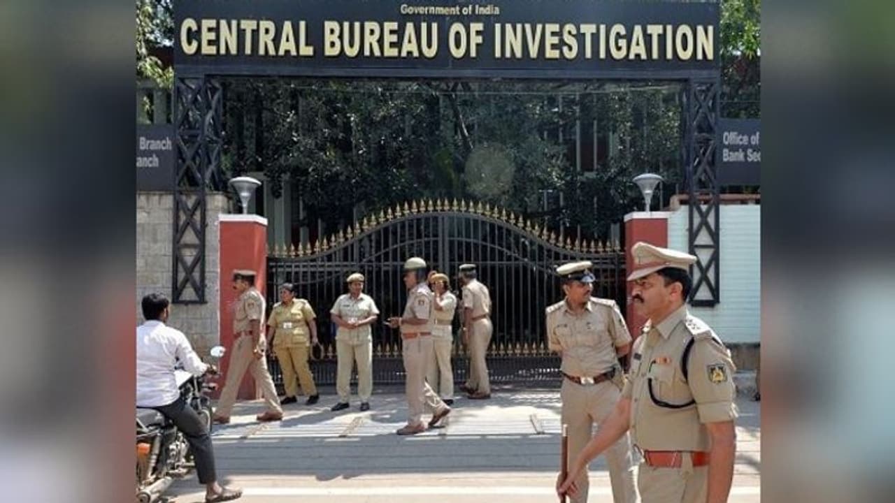 চিটফান্ড তদন্তে আরও সক্রিয় হল সিবিআই, ডেকে পাঠানো হল যুগ্ম ডিরেক্টরকে চিটফান্ড তদন্তে আরও সক্রিয় হল সিবিআই, ডেকে পাঠানো হল যুগ্ম ডিরেক্টরকে