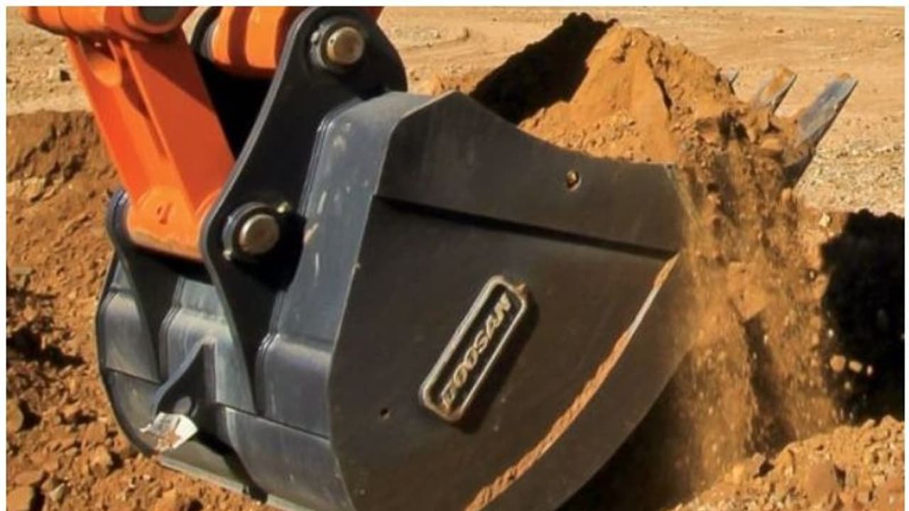 അനധികൃതമായി മണൽ കടത്തിയ അഞ്ച് വാഹനങ്ങള് പൊലീസ് പിടികൂടി അനധികൃതമായി മണൽ കടത്തിയ അഞ്ച് വാഹനങ്ങള് പൊലീസ് പിടികൂടി