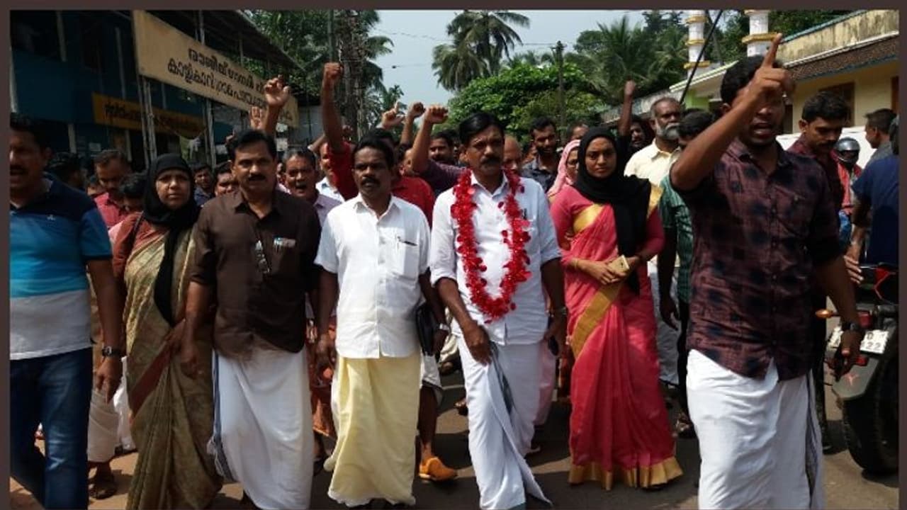 കോൺഗ്രസ് കാലുവാരി: കാളികാവ് പഞ്ചായത്തിൽ പ്രസിഡന്റ് സ്ഥാനം നഷ്ടമായി ലീഗ് കോൺഗ്രസ് കാലുവാരി: കാളികാവ് പഞ്ചായത്തിൽ പ്രസിഡന്റ് സ്ഥാനം നഷ്ടമായി ലീഗ്