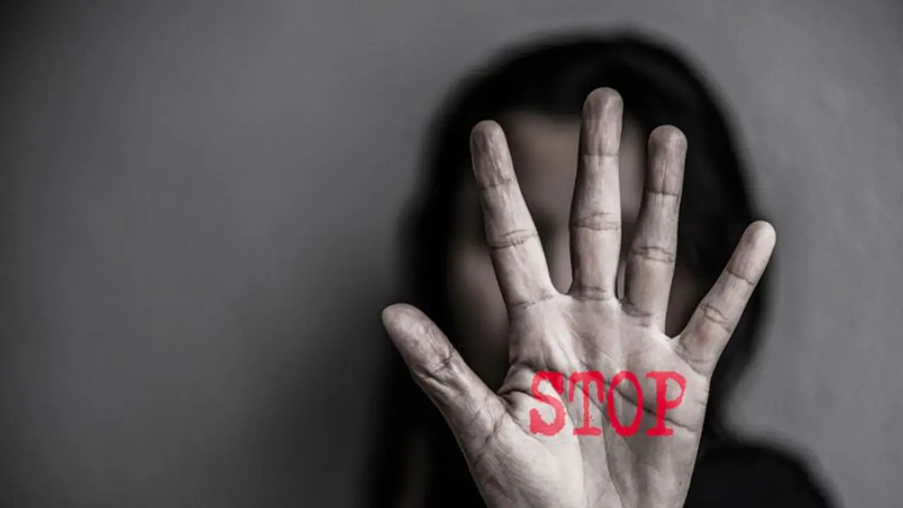 భర్త త్రిపుల్ తలాక్.... కోడలిపై తండ్రిలాంటి మామ అఘాయిత్యం భర్త త్రిపుల్ తలాక్.... కోడలిపై తండ్రిలాంటి మామ అఘాయిత్యం