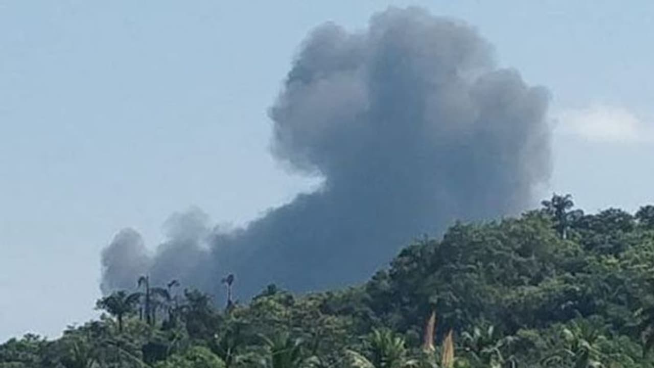 നാവികസേനയുടെ മിഗ് വിമാനം ഗോവയില് തകര്ന്നുവീണു; പൈലറ്റുമാർ രക്ഷപ്പെട്ടു നാവികസേനയുടെ മിഗ് വിമാനം ഗോവയില് തകര്ന്നുവീണു; പൈലറ്റുമാർ രക്ഷപ്പെട്ടു