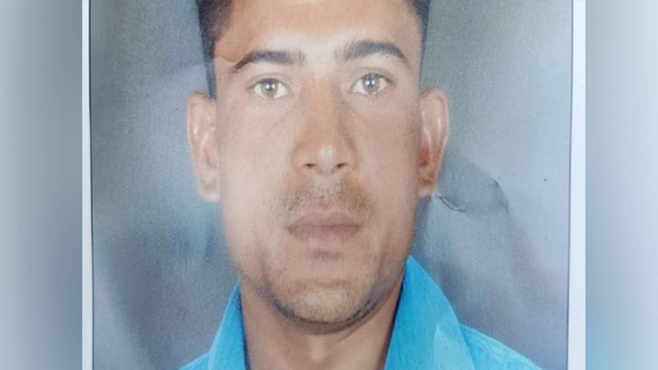 पहले बांधकर दलित युवक को बेरहमी से पीटा, फिर किया पेशाब पीने को मजबूर; मौत के बाद बढ़ा विवाद पहले बांधकर दलित युवक को बेरहमी से पीटा, फिर किया पेशाब पीने को मजबूर; मौत के बाद बढ़ा विवाद