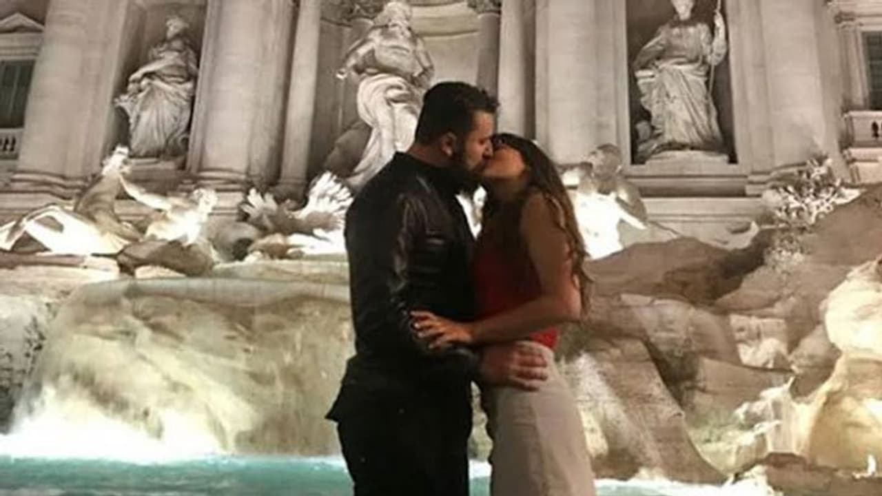 अजीबोगरीब शौक है इस लड़की का, अनजान लोगों को करती है किस अजीबोगरीब शौक है इस लड़की का, अनजान लोगों को करती है किस