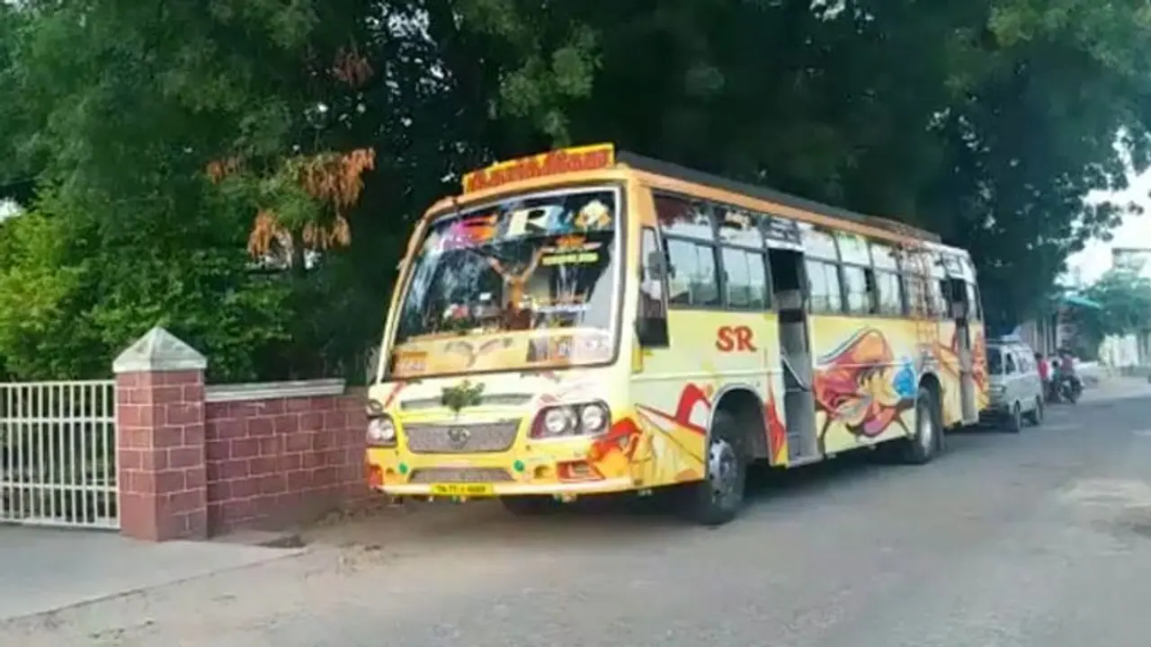 இருசக்கர வாகனம் மீது தனியார் பேருந்து பயங்கர மோதல்... ஒரே குடும்பத்தை சேர்ந்த 3 பேர் ரத்த வெள்ளத்தில் உயிரிழப்பு..! இருசக்கர வாகனம் மீது தனியார் பேருந்து பயங்கர மோதல்... ஒரே குடும்பத்தை சேர்ந்த 3 பேர் ரத்த வெள்ளத்தில் உயிரிழப்பு..!