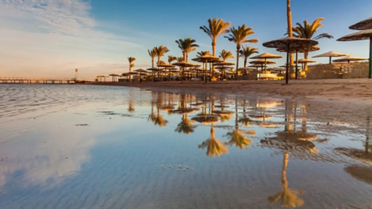 ছুটি কাটাতে পাঁচ তারা হোটেল বুক করলেন ব্রিটিশ পরিবার, গিয়ে দেখলেন ধূ ধূ মাঠ