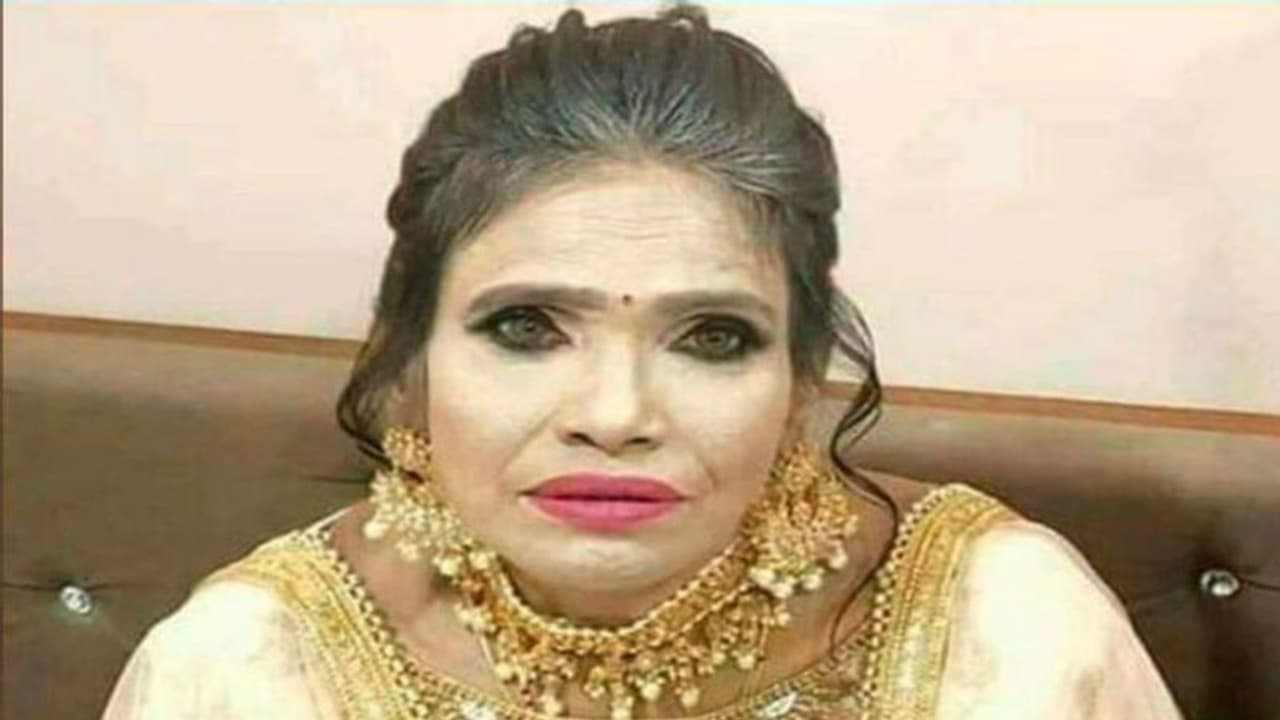 ঘাঘরা ও গয়না ভরা সাজ রাণু মণ্ডলের, প্রশংসা নয় হলেন প্রবল বিদ্বেষের শিকার