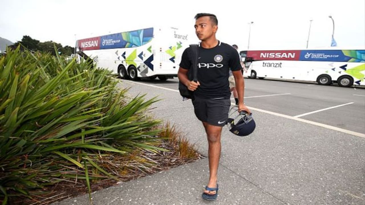 দুরন্ত কামব্যাক, ব্যাট উচিয়ে জবাব দিলেন পৃথ্বি