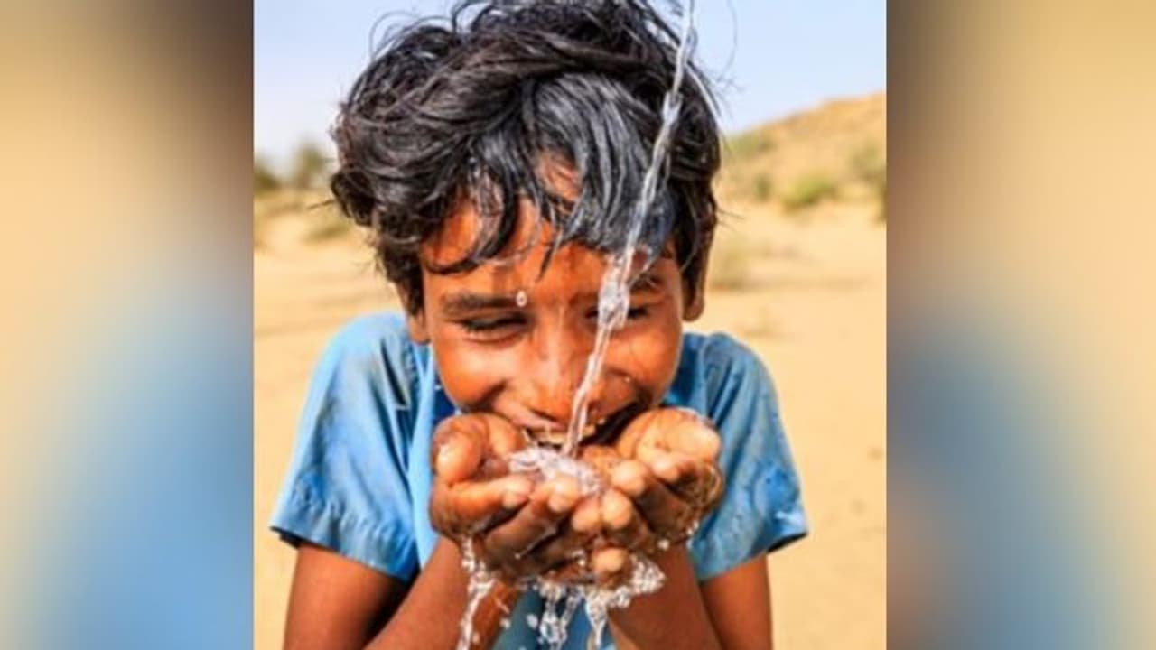 ঘন্টা পড়লেই জলপান, কর্ণাটকের স্কুলে এবার নতুন নিয়ম