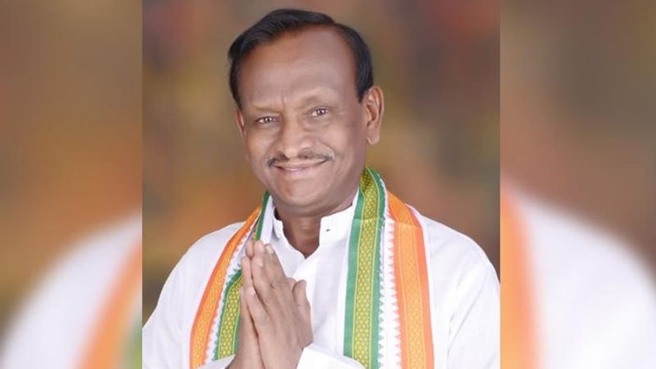 ‘ಪಕ್ಷ ಬಿಟ್ಟು ಬಂದು ನಿಜವಾದ ಸ್ವಾಭಿಮಾನಿಯಾದವರು ಎಂಬಿಟಿ’ ಹೊಗಳಿದ ಬಿಜೆಪಿ ಸಂಸದ ‘ಪಕ್ಷ ಬಿಟ್ಟು ಬಂದು ನಿಜವಾದ ಸ್ವಾಭಿಮಾನಿಯಾದವರು ಎಂಬಿಟಿ’ ಹೊಗಳಿದ ಬಿಜೆಪಿ ಸಂಸದ