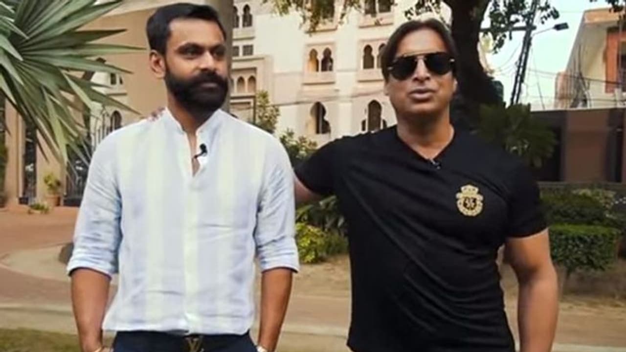 शोएब अख्तर के बाद फिक्सिंग पर बोले हफीज मैं इन लोगों के साथ खेलने के लिए मजबूर था शोएब अख्तर के बाद फिक्सिंग पर बोले हफीज मैं इन लोगों के साथ खेलने के लिए मजबूर था