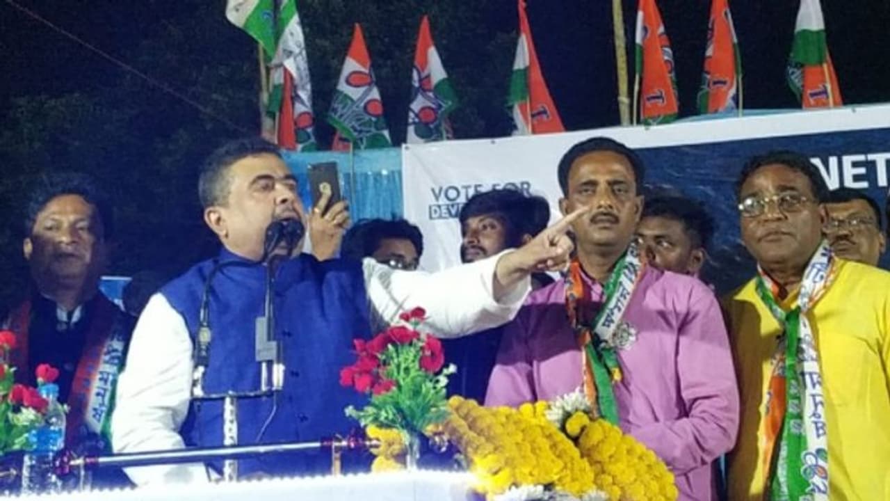 'দিদির ছবি নেই দাদার পোস্টারে', অনুপ্রেরণা ছাড়াই এগোচ্ছেন শুভেন্দু 'দিদির ছবি নেই দাদার পোস্টারে', অনুপ্রেরণা ছাড়াই এগোচ্ছেন শুভেন্দু