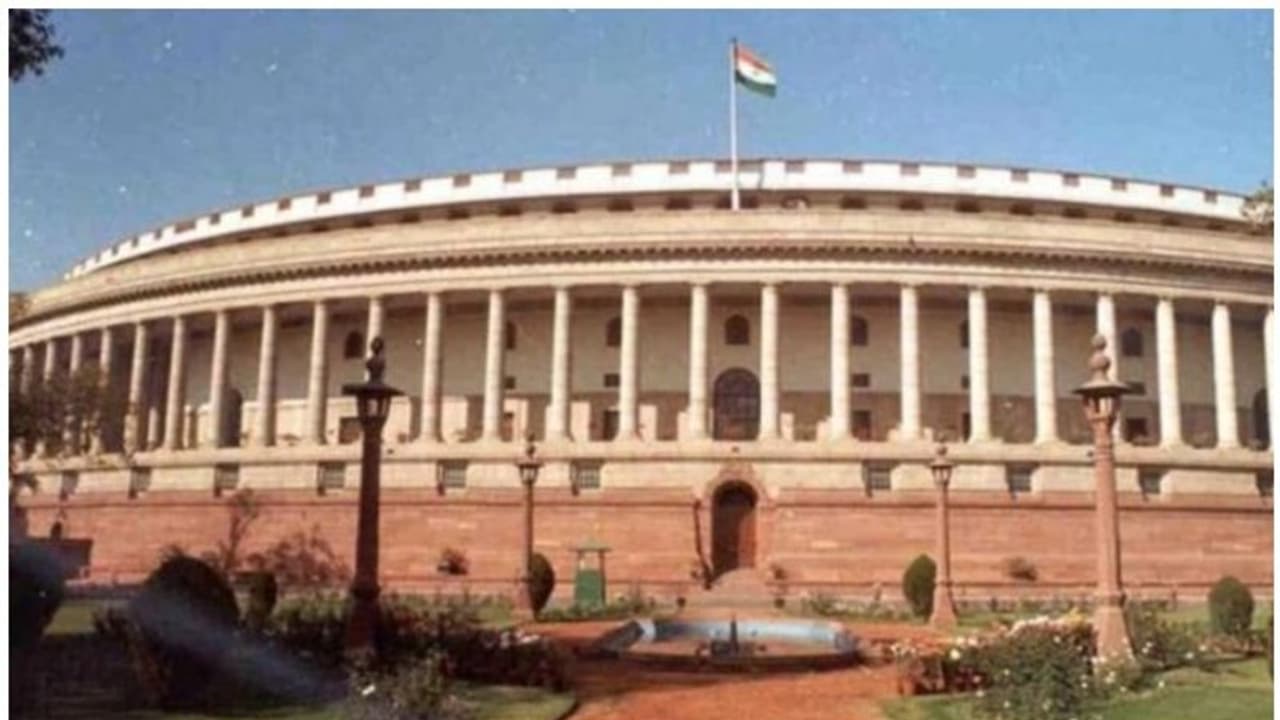 আজ শুরু শীতকালীন অধিবেশন, বিরোধীরা কি পারবে মোদী সরকারকে চাপে ফেলতে আজ শুরু শীতকালীন অধিবেশন, বিরোধীরা কি পারবে মোদী সরকারকে চাপে ফেলতে