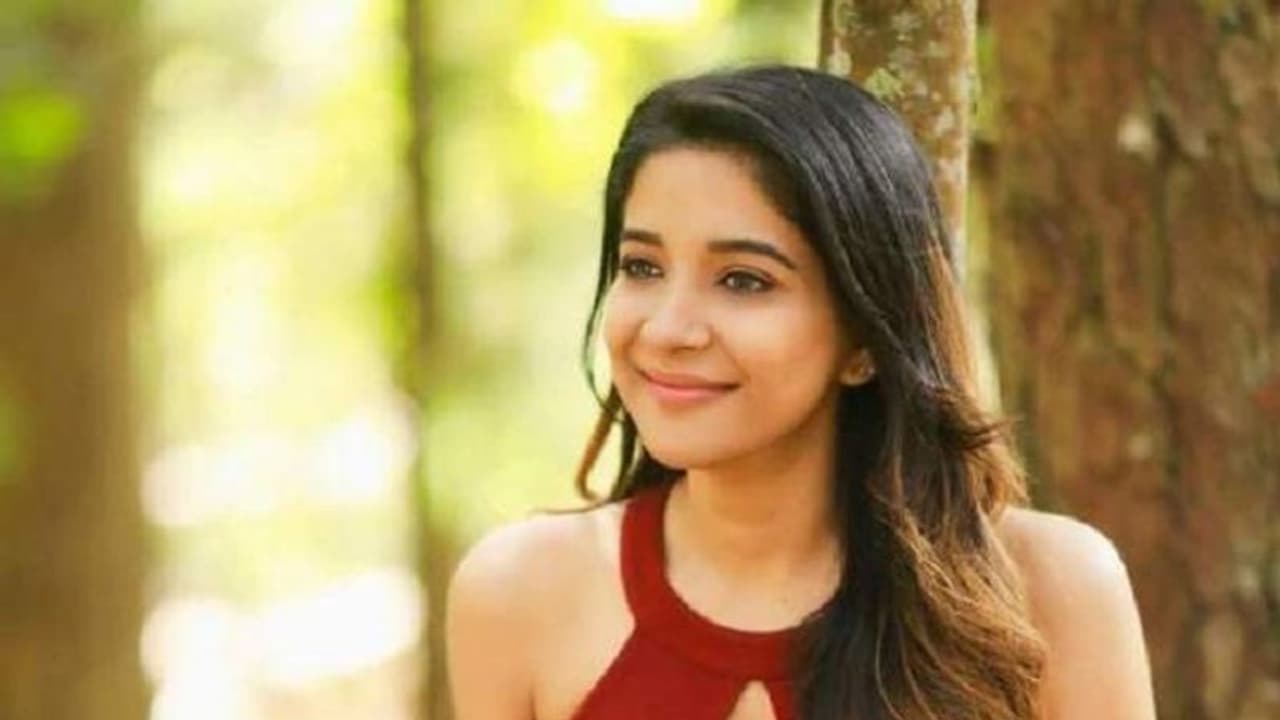 'பிக்பாஸ்' புகழ் சாக்ஷியின் அடுத்த ரிலீஸ் என்னனு தெரியுமா? 'ஆயிரம் ஜென்மங்கள்' எடுத்தாலும் 12 மணி வரை காத்திருக்கணும்... 'பிக்பாஸ்' புகழ் சாக்ஷியின் அடுத்த ரிலீஸ் என்னனு தெரியுமா? 'ஆயிரம் ஜென்மங்கள்' எடுத்தாலும் 12 மணி வரை காத்திருக்கணும்...