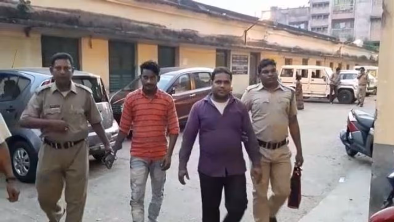 দিঘায় গৃহবধূর রহস্যমৃত্যুতে গ্রেফতার স্বামী, বাবাকে ধরিয়ে দিল চার বছরের ছেলে দিঘায় গৃহবধূর রহস্যমৃত্যুতে গ্রেফতার স্বামী, বাবাকে ধরিয়ে দিল চার বছরের ছেলে