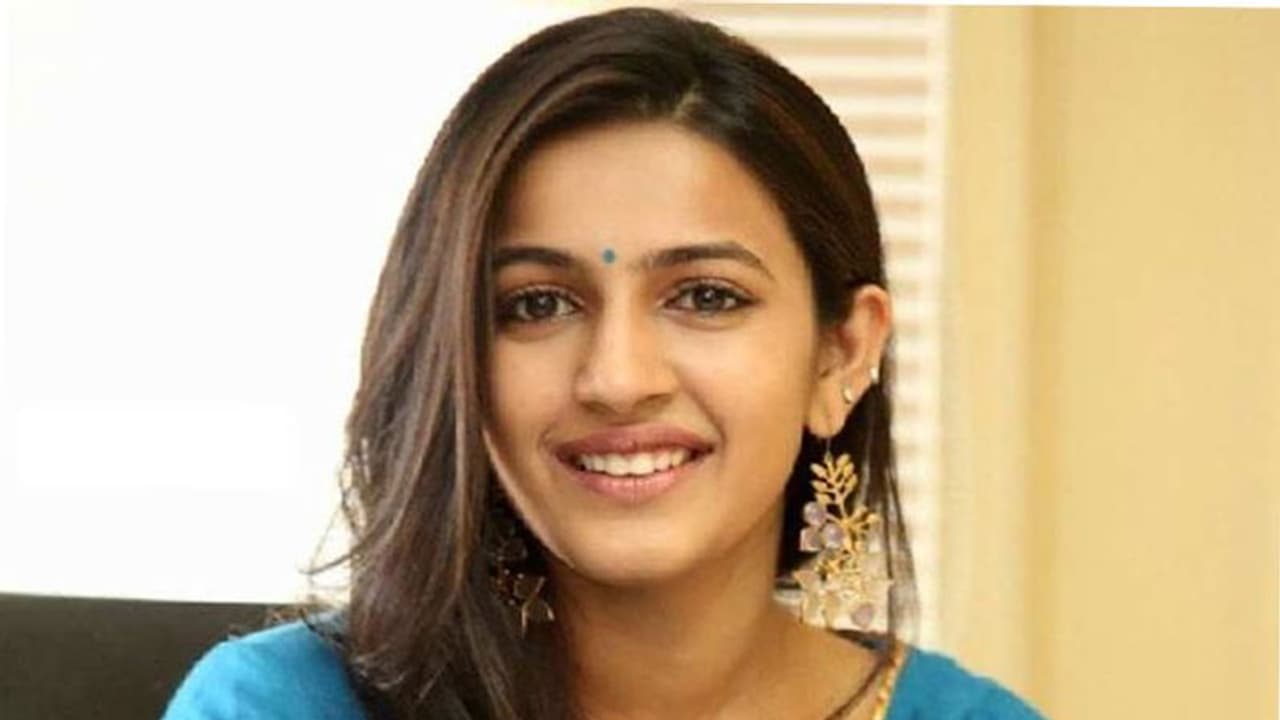 Niharika Konidela: తెరపైకి మరోసారి మెగాడాటర్ పెళ్లి..! Niharika Konidela: తెరపైకి మరోసారి మెగాడాటర్ పెళ్లి..!