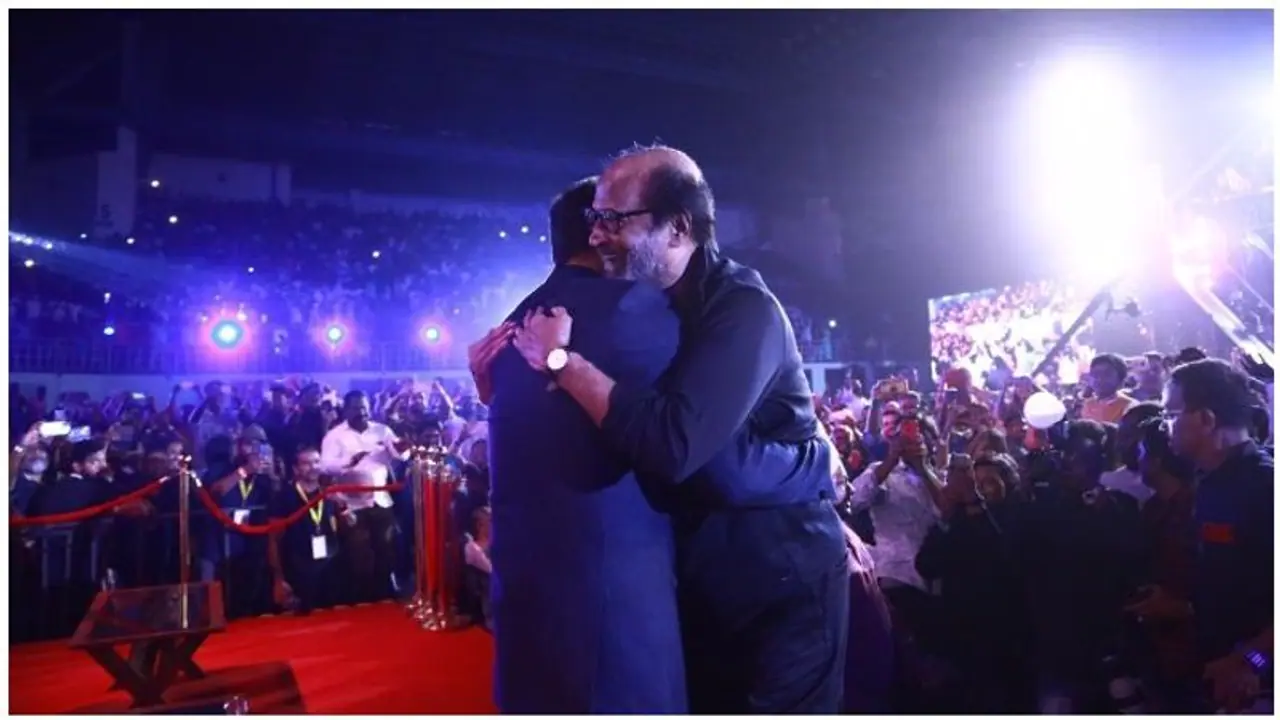 பாத இந்த பக்கம் இருக்கு தலைவரே.... கமல் விழாவில் வழி தவறிய ரஜினிகாந்த்... சோசியல் மீடியாவில் வைரலாகும் வீடியோ...!