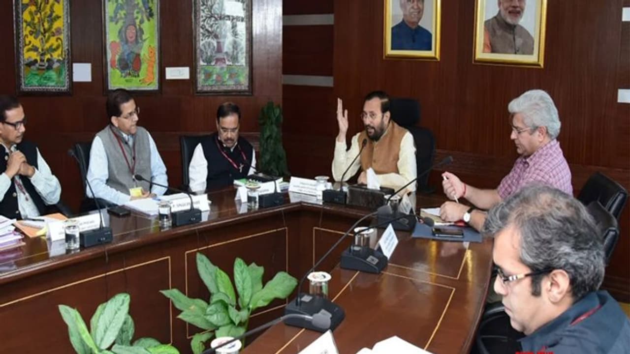 दिल्ली प्रदूषणः SC की फटकार के बाद जागीं सरकारें, प्रदूषण को लेकर बुलाई गई उच्चस्तरीय बैठक दिल्ली प्रदूषणः SC की फटकार के बाद जागीं सरकारें, प्रदूषण को लेकर बुलाई गई उच्चस्तरीय बैठक