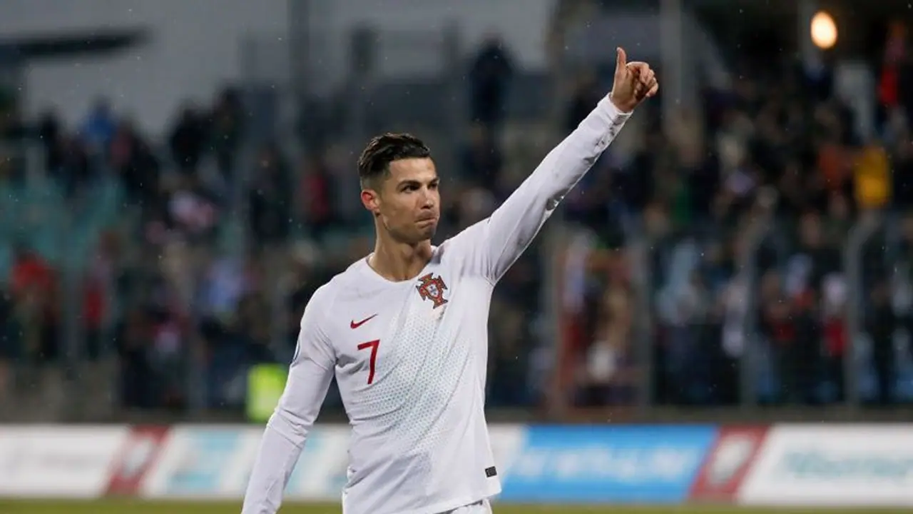 ফের করোনা মোকাবিলায় ৩২ কোটি টাকা দিলেন ক্রিশ্চিয়ানো রোনাল্ডো ফের করোনা মোকাবিলায় ৩২ কোটি টাকা দিলেন ক্রিশ্চিয়ানো রোনাল্ডো