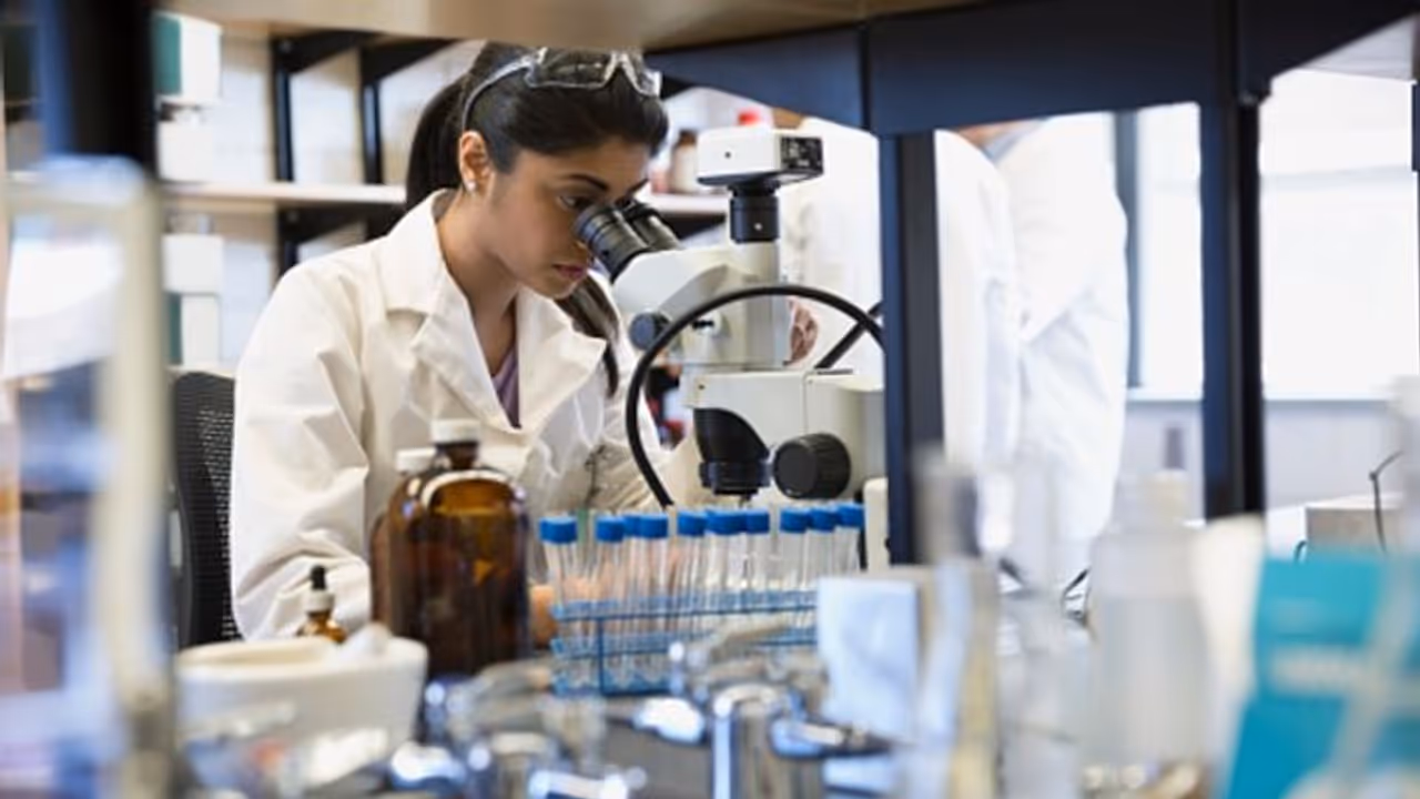 கொரோனாவுக்கு மருந்து கண்டுபிடித்ததா இந்தியா..!! அதிரவைக்கும் தகவல்...!! கொரோனாவுக்கு மருந்து கண்டுபிடித்ததா இந்தியா..!! அதிரவைக்கும் தகவல்...!!