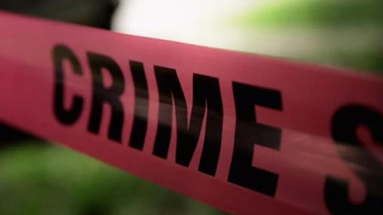 ആറുവയസുകാരനെ കൊലപ്പെടുത്തി; മൃതദേഹം വെട്ടിനുറുക്കി വിവധയിടങ്ങളിൽ ഉപേക്ഷിച്ചു, രണ്ടാനച്ഛനും സഹോദരനും അറസ്റ്റിൽ