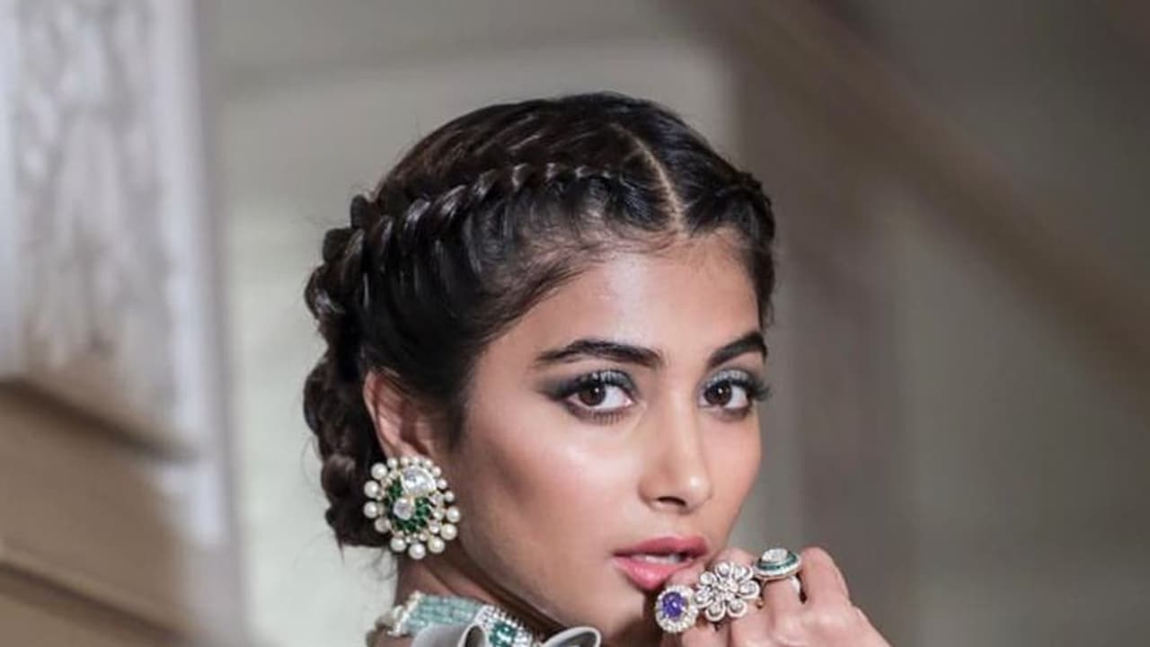 ఆ ఫోటోలు త్వరలోనే బయటపెడతా.. పూజాహెగ్డే కామెంట్స్! ఆ ఫోటోలు త్వరలోనే బయటపెడతా.. పూజాహెగ్డే కామెంట్స్!