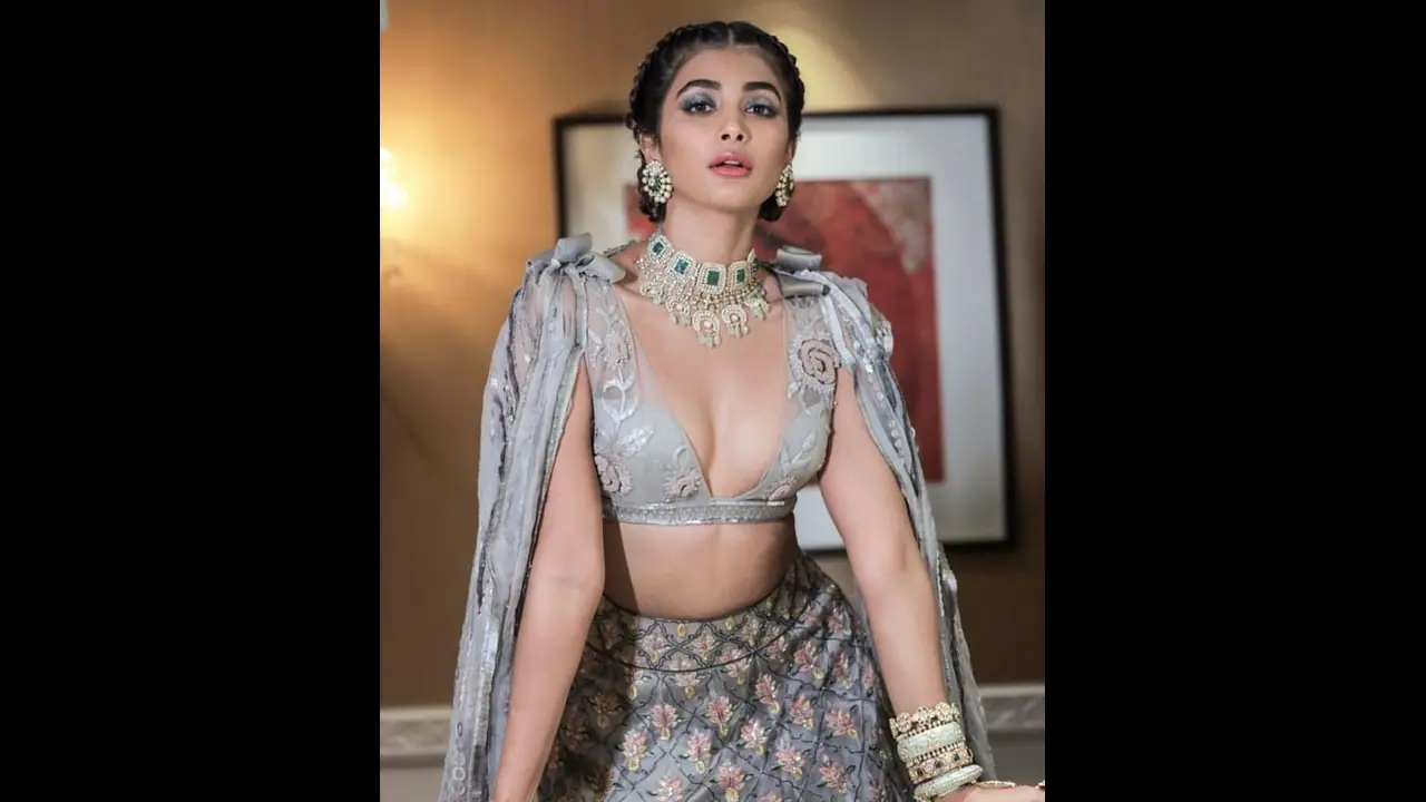 ఆ హీరోతో లిప్ లాక్.. ఇబ్బంది పడ్డా : పూజా హెగ్డే ఆ హీరోతో లిప్ లాక్.. ఇబ్బంది పడ్డా : పూజా హెగ్డే