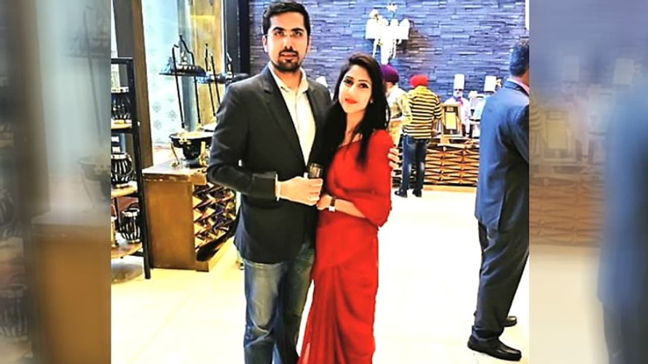 होने वाले हसबैंड से पहली मुलाकात में इंप्रेस हो गई थी ये विधायक, सामने आई PHOTOS होने वाले हसबैंड से पहली मुलाकात में इंप्रेस हो गई थी ये विधायक, सामने आई PHOTOS