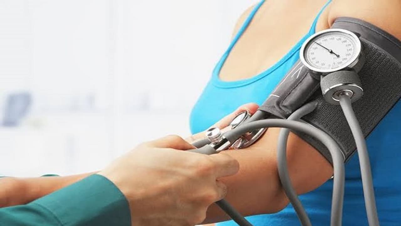 ब्लड प्रेशर की समस्या से हैं परेशान तो इन 5 चीजों से होगा फायदा ब्लड प्रेशर की समस्या से हैं परेशान तो इन 5 चीजों से होगा फायदा
