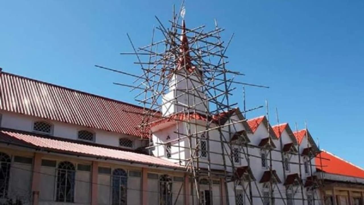 അങ്കമാലി താബോർ സെൻ്റ ജോർജ്ജ് പള്ളിയിൽ ഓർത്തഡോക്സ് യാക്കോബായ വിഭാഗങ്ങൾ തമ്മിൽ സംഘർഷം