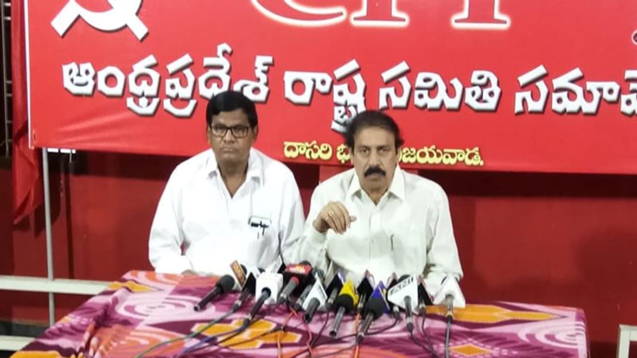 చంద్రబాబు వల్ల కాలేదు.. జగన్ అయినా కేంద్రంపై ఒత్తిడి తేవాలి