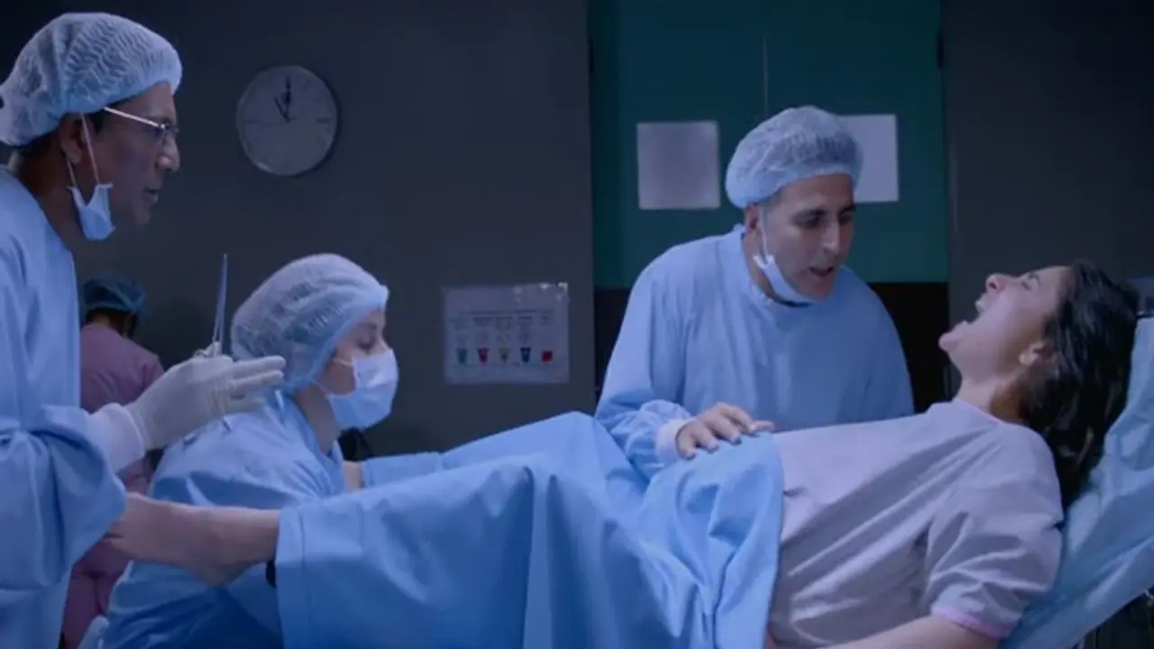 বদলে গেল শুক্রাণু, বেজায় বিপাকে অক্ষয় দিলজিৎ