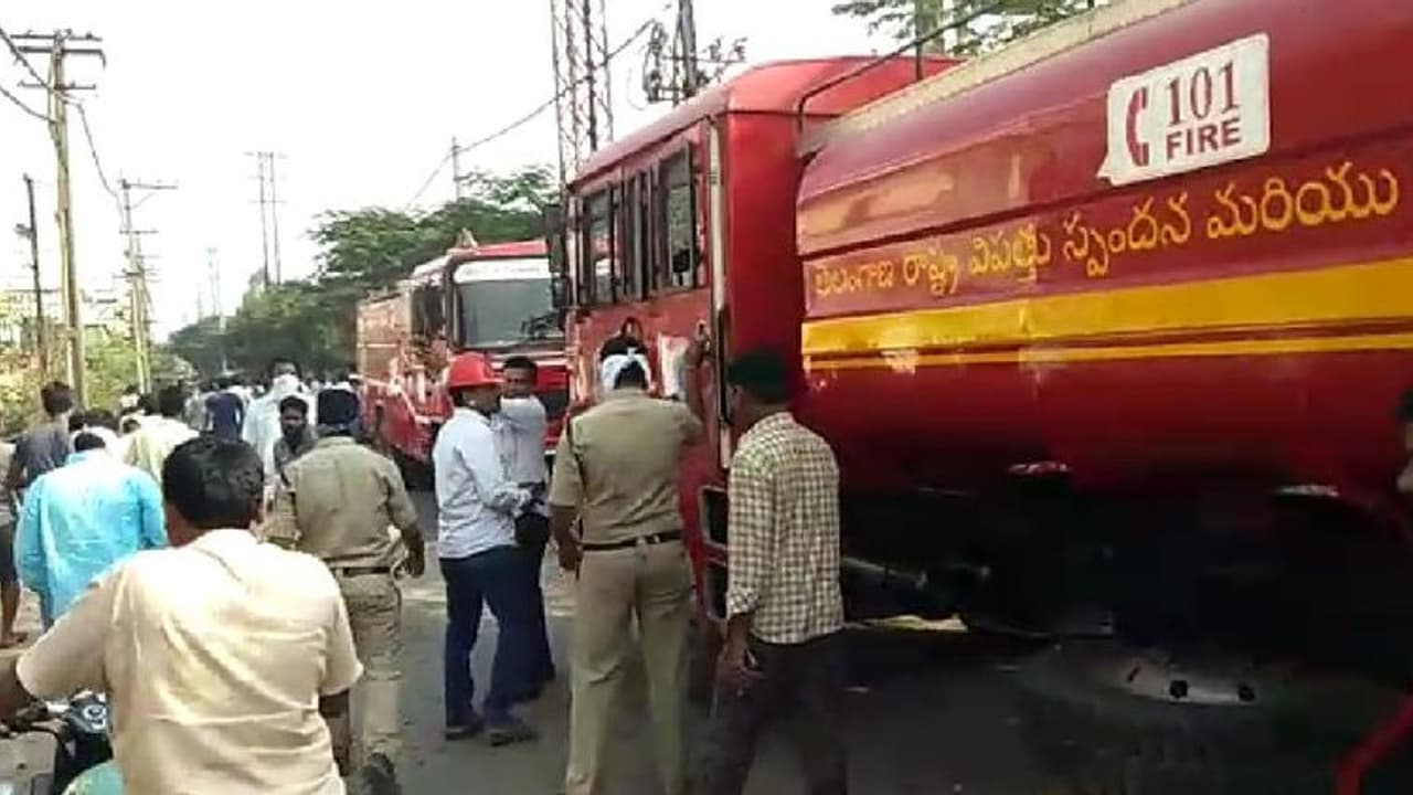 జీడిమెట్ల కెమికల్ ఫ్యాక్టరీలో అగ్ని ప్రమాదం: ఇద్దరి మృతి