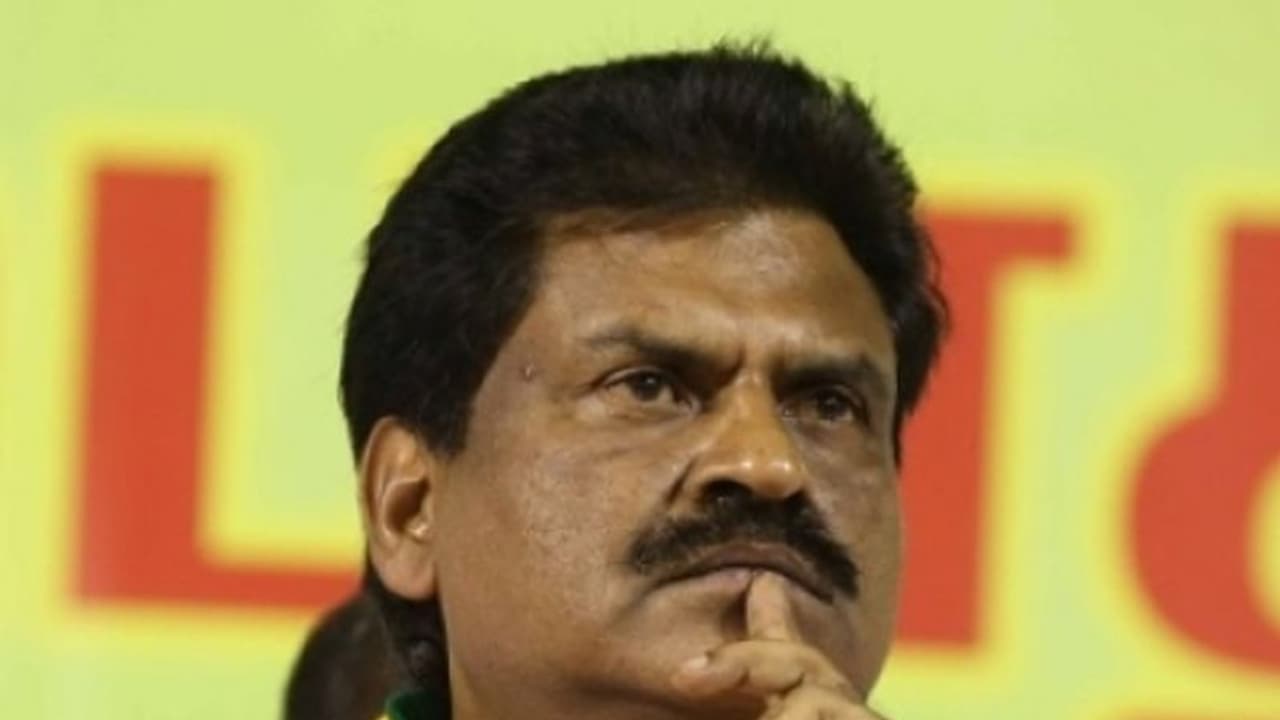 ரஜினியை எம்ஜியாருடன் ஒப்பிடுவது முட்டாள்தனம்..!! ரஜினி ஆணவம் மிக்கவர்... எச்சரிக்கும் கொங்கு தேசிய கட்சி..!! ரஜினியை எம்ஜியாருடன் ஒப்பிடுவது முட்டாள்தனம்..!! ரஜினி ஆணவம் மிக்கவர்... எச்சரிக்கும் கொங்கு தேசிய கட்சி..!!