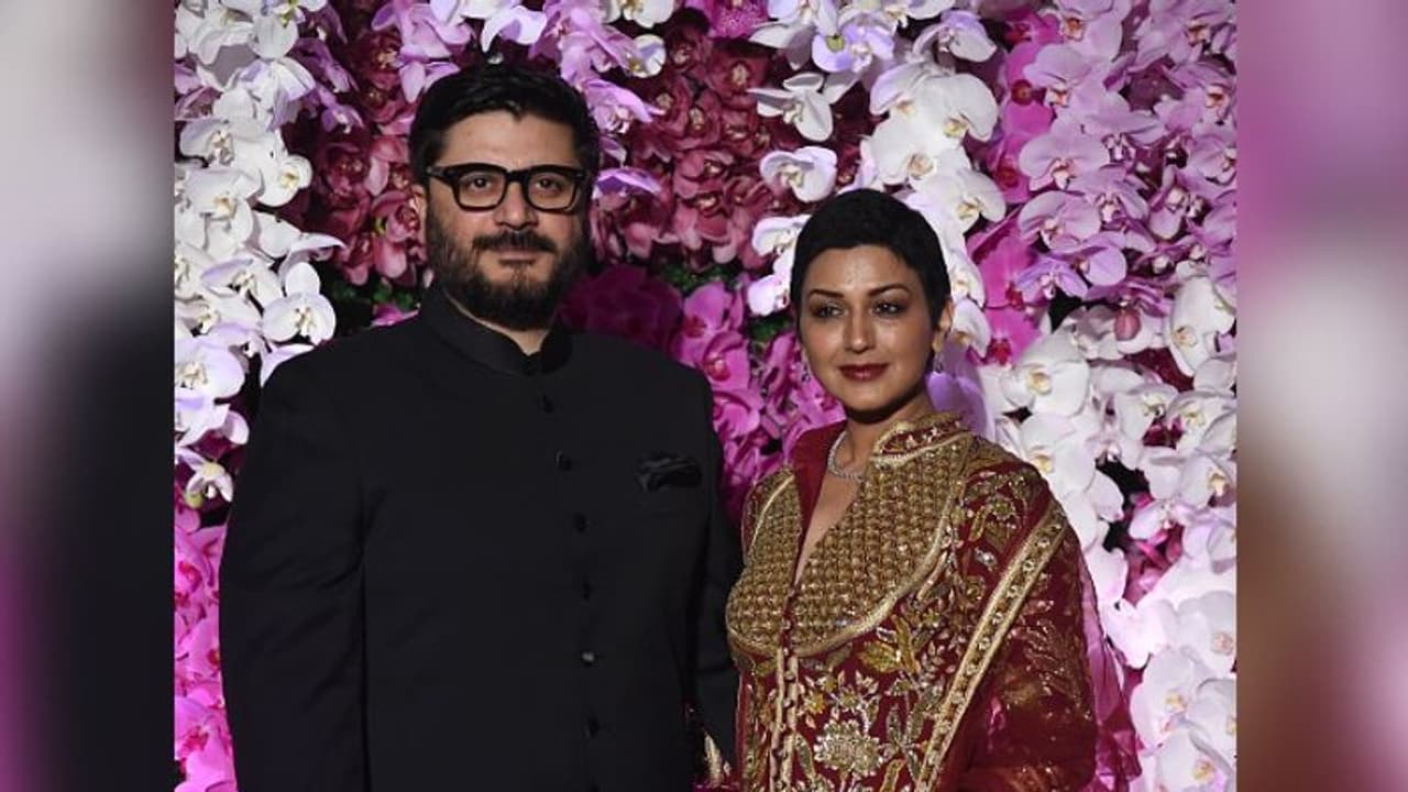 সোনালির ক্যানসারে বদলে গিয়েছেন গোল্ডি, স্ত্রীকে দিলেন এই খুশির উপহার সোনালির ক্যানসারে বদলে গিয়েছেন গোল্ডি, স্ত্রীকে দিলেন এই খুশির উপহার