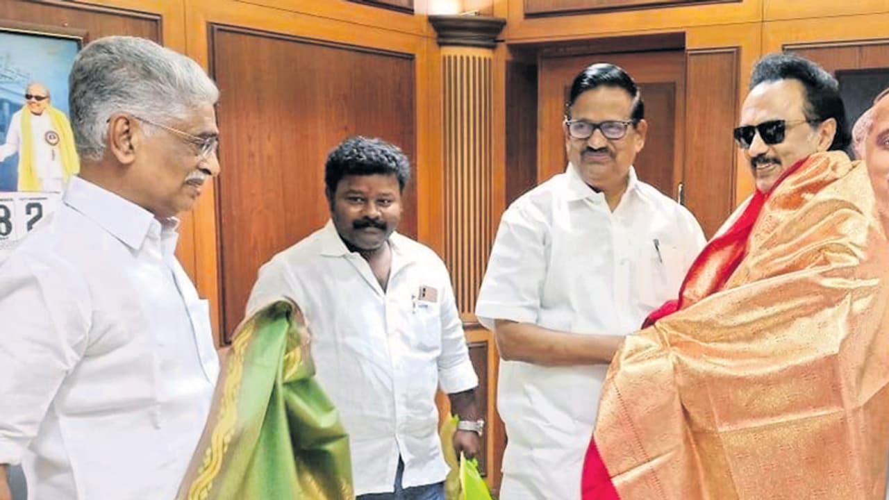 எப்பவும் திமுகவிற்கு துணை நிற்போம்..! அந்தர்பல்டி அடித்த அழகிரி..!