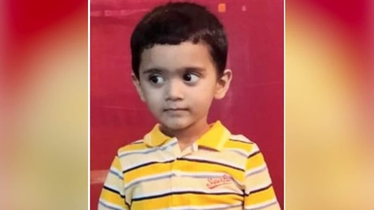 ডেঙ্গুতে তিন বছরের শিশুর মৃত্যু নিয়ে চাপানউতোর , পুরসভার অভিযোগ খারিজ হাসপাতালের ডেঙ্গুতে তিন বছরের শিশুর মৃত্যু নিয়ে চাপানউতোর , পুরসভার অভিযোগ খারিজ হাসপাতালের