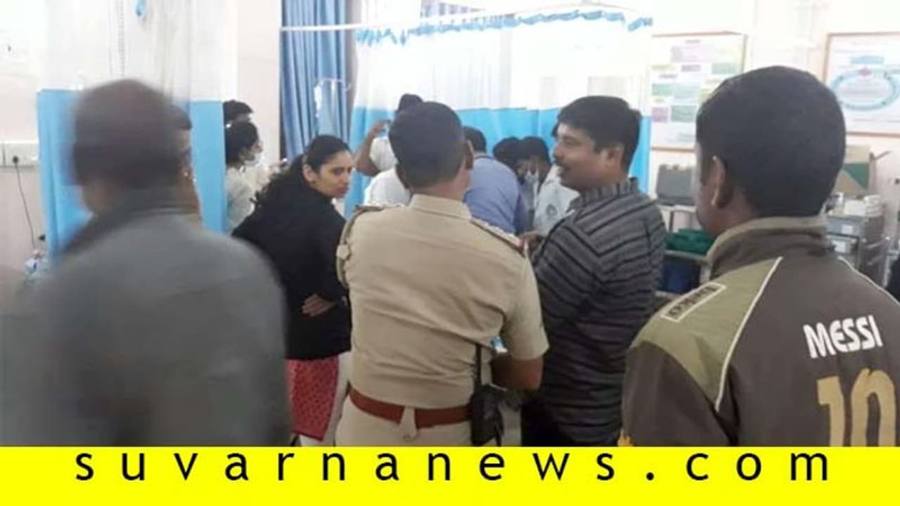 ಬಾಗಲಕೋಟೆ: ವಿದೇಶಿ ಪ್ರವಾಸಿಗನ ಮೇಲೆ ಮಾರಣಾಂತಿಕ ಹಲ್ಲೆ ಬಾಗಲಕೋಟೆ: ವಿದೇಶಿ ಪ್ರವಾಸಿಗನ ಮೇಲೆ ಮಾರಣಾಂತಿಕ ಹಲ್ಲೆ