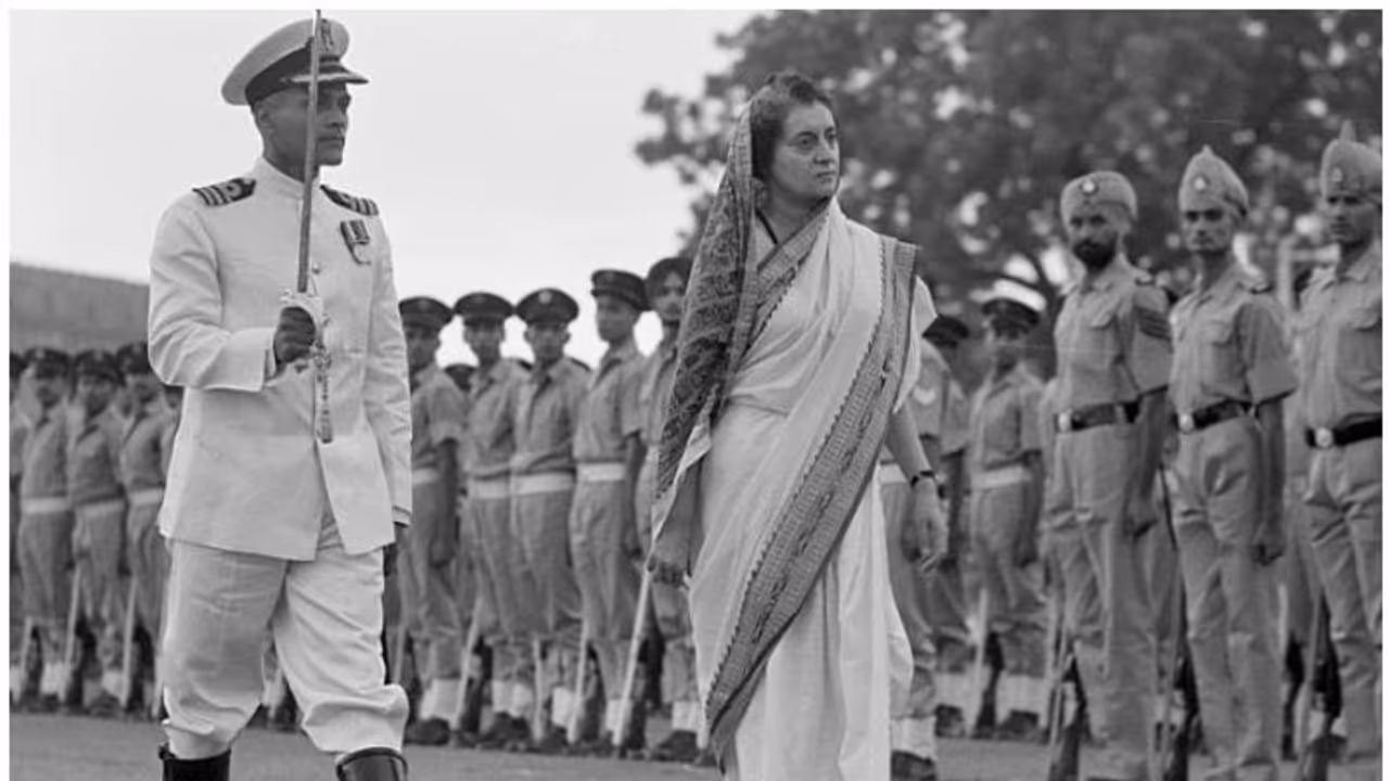 അച്ഛനെ ആരാധിച്ചു, ഭർത്താവിനെ സ്നേഹിച്ചു, ഇളയമകന്റെ ശാഠ്യങ്ങൾക്ക് വഴങ്ങി ഇന്ദിരയെ സ്വാധീനിച്ച പുരുഷന്മാർ അച്ഛനെ ആരാധിച്ചു, ഭർത്താവിനെ സ്നേഹിച്ചു, ഇളയമകന്റെ ശാഠ്യങ്ങൾക്ക് വഴങ്ങി ഇന്ദിരയെ സ്വാധീനിച്ച പുരുഷന്മാർ