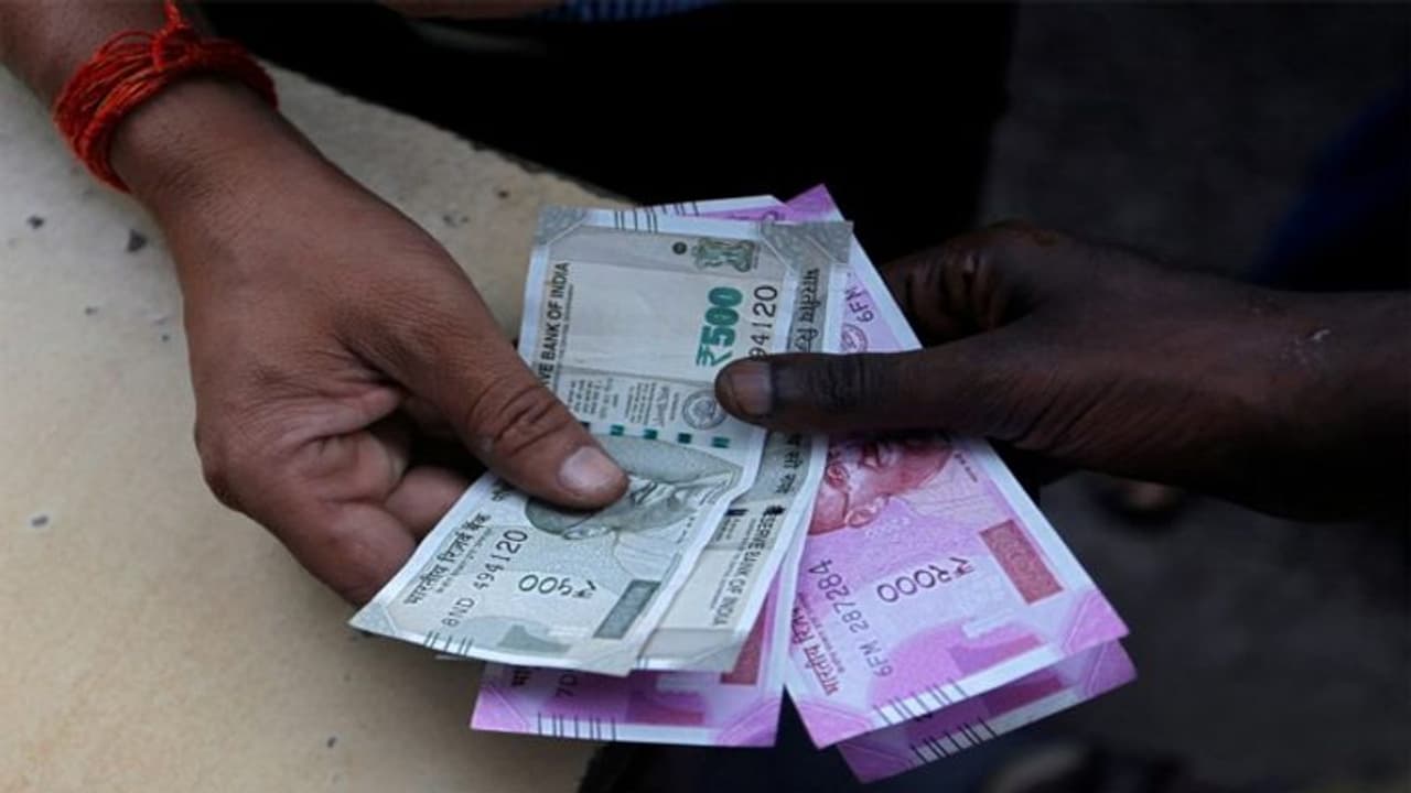 बंद होने वाले हैं ये 4 पेमेंट बैंक, अगर जमा किया है पैसे तो इस तरीके से जल्द निकाल लें बंद होने वाले हैं ये 4 पेमेंट बैंक, अगर जमा किया है पैसे तो इस तरीके से जल्द निकाल लें