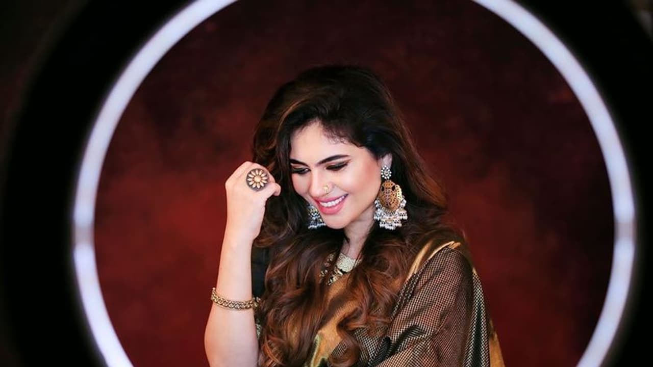 அடுத்த ரவுண்டுக்கு தயாரான ஷெரின்... ரசிகர்களை வாவ் சொல்ல வைக்கும் நியூ லுக்... வைரலாகும் போட்டோ...!